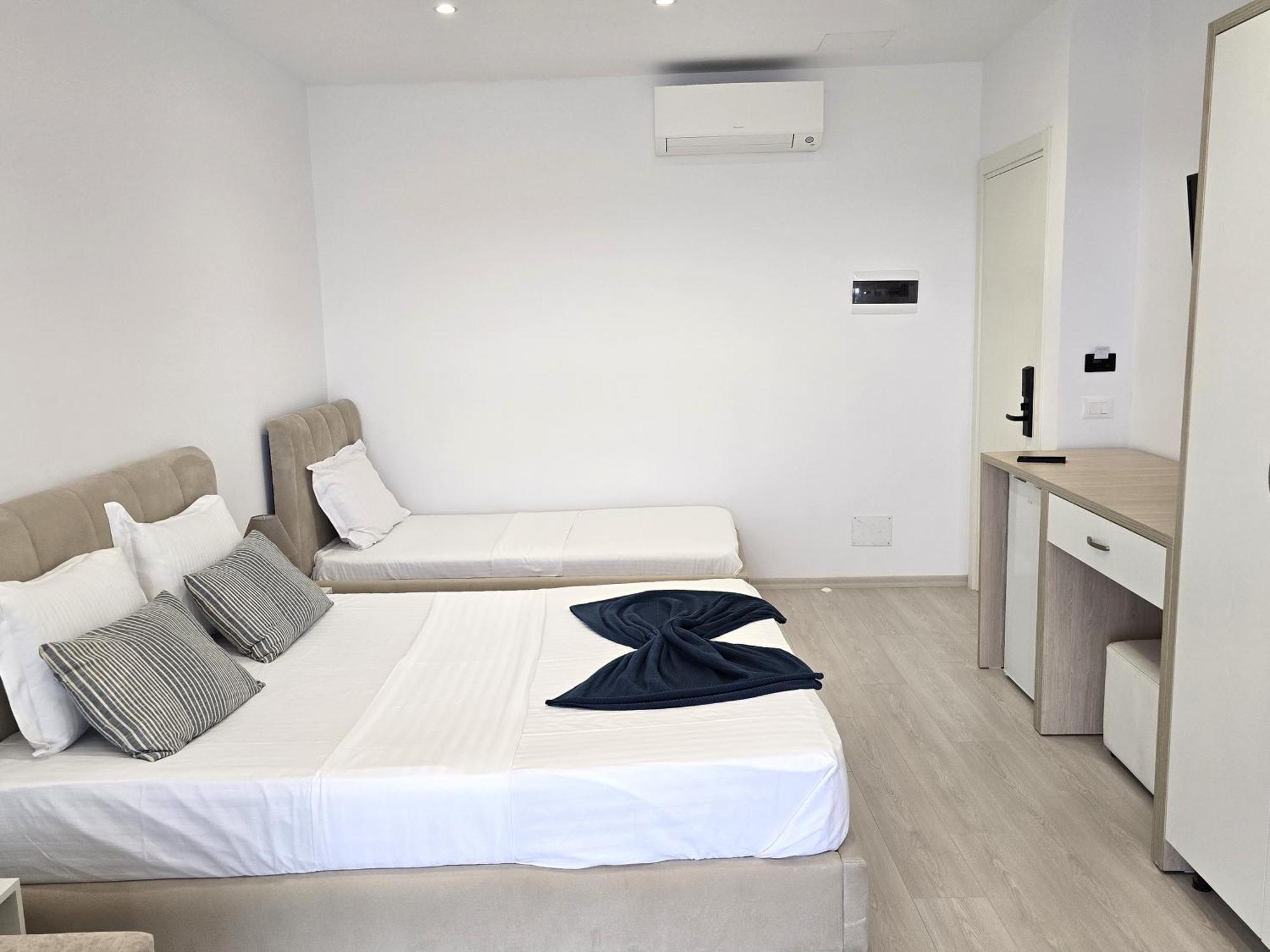 Hotel Veizi Himare Exteriör bild